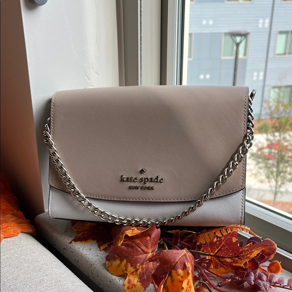 KATE SPADE - Beige and White Gold Chain Purse